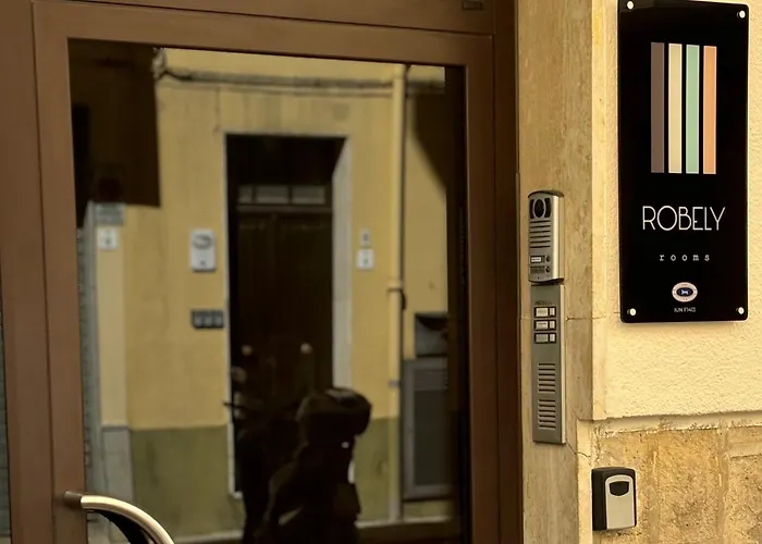 招待所 Robely 4*